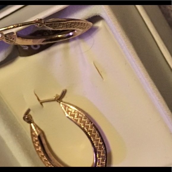 10k Gold Hoop Earrings (Stamped) (Brand New) - Picture 3 of 3